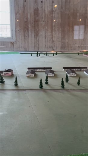 Jak duża była powierzchnia obozu koncentracyjnego Stutthof? Doskonale widać to na makiecie stworzonej przez byłego więźnia Wacława Lewandowskiego. W grudniu 1944 roku obóz zajmował powierzchnię ponad 120 ha / How large was the area of the Stutthof concentration camp? This can be clearly seen on the scale model created by former prisoner Wacław Lewandowski. In December 1944, the camp covered an area of more than 120 hectares. #stutthof #neverforget #wwii #weremember #neveragain | Muzeum Stutthof/