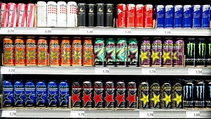 Verbraucherschützer fordern Verbot - Energy-Drinks stören Herzfunktion bei Jugendlichen
