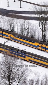 Het winterse weer en het spoor zijn niet altijd een gelukkige combinatie. Maar als het rijdt, is het adembenemend mooi. ❄️🩵 Beelden zoals deze kennen we van Rail Away Een programma dat laat zien hoe bijzonder het spoor en zijn omgeving zijn. En juist dat dreigt te stoppen. Help je mee het programma te behouden? 👉 Teken de petitie en laat Rail Away niet verdwijnen. Link naar petitie: https://www.petitie24.nl/petitie/6157/railaway-moet-blijven | ProRail