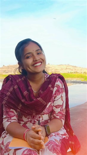 Siddhi Dukare Patil on Instagram: "काळा मुलगा पण गोरा दिसतो...? जेव्हा 🤔😀 . . . #reels #instagood #instagram #marathimulgi #foryou #love #reelsinstagram #insta #trending #viralvideos #viral #trendingreels #trend #reelininstagram #foryoupage #village"