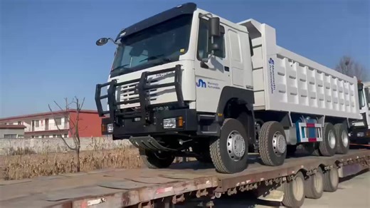 Howo Dump Trucks and Tractors Shipped to Port