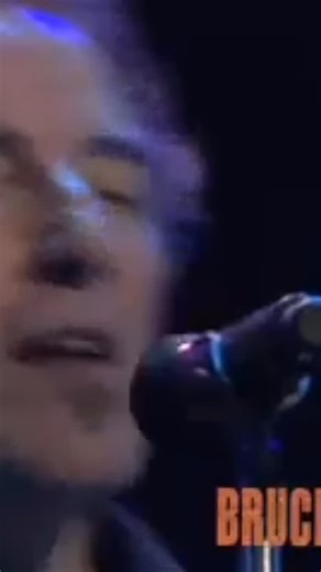 Bruce Springsteen Fan 🎸 on Instagram: "Darlington County - Arnhem 2007 #brucespringsteen #springsteen #estreetband #arnhem #netherlands #2007"