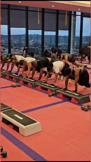 Grid workout 🏋️‍♀️ | Coach Sam & Moo