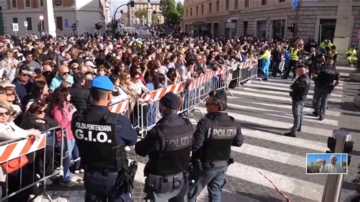 445K views · 8.5K reactions | Les fidèles endeuillés ont rendu un dernier hommage au #papeFrançois ce vendredi dans la basilique Saint-Pierre de #Rome. La cérémonie des funérailles commencera à 10h (heure de Paris) ce samedi ⤵️ | FRANCE 24 | Facebook