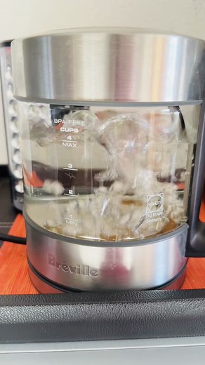 Winter it's over and we will definitely need something for the heat that's coming, you can make yourself these delicious and soft milky ice for your kids, yourself or to sell them. I only used Banana pudding for the yellow ones, the rest i used Vanilla Pudding. Enjoy🤭 #milky #milkyice #icecube #iceblock #sama28 #trends #summer