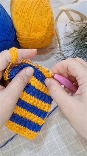 Blue and yellow combination strike crochet pattern blanket design #crochetpattern #crocheting #diy ￼