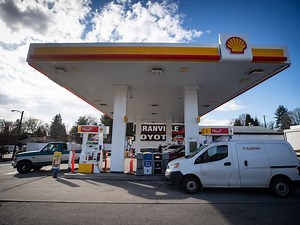 Shell Canada snapping up gas stations in preparation for energy transition