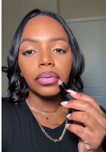 Exploring Mac Powder Kiss Lipstick in 'Girls Weekend'