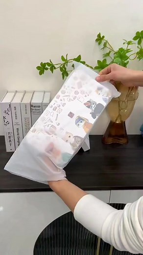 Wah, print semudah ABC, tekan je file kat phone terus print out kat paper. 👍🏻 Sesuai la setelkan kerja emergency tu. Jimat masa, tak kalut nak switch on PC. Saiz A4 tapi comel jer. Student boleh grab printer mini ni. 👉 http://bit.ly/3HShb2G | inspirewerks.com