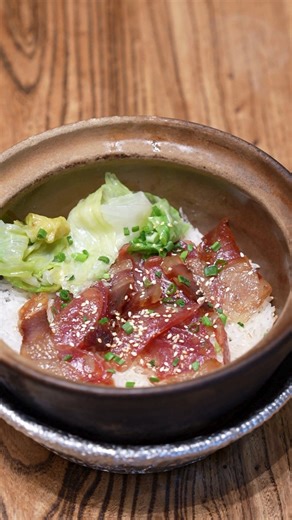 掀开盖子，酱香扑鼻而来 🍚 倒入秘制酱汁，搅拌均匀， 一口下去，满满的幸福与满足感 🤤 您真的忍得住不尝看看吗？🤤 外卖热线：6011-26891618 （建议提前2小时预定~） 【诚咬金煲仔皇. 啫啫煲.煲仔饭 ChengYaoJin Malaysia】 📍 Unit R1-G-­3, R1 Gallery, No 10, Jalan Idaman (1/62A, Bandar Menjalara, 52200 Kuala Lumpur, Federal Territory of Kuala Lumpur ⏰ Mon-Sunday (11am-3pm ; 5:30pm-10pm) #诚咬金 #啫啫煲 #juejuepot #煲仔饭 | Chengyaojin 诚咬金