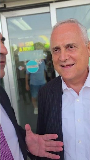 Reggio Calabria, Lotito's arrival at T. Minniti airport and his embrace with Mayor Cannizzaro