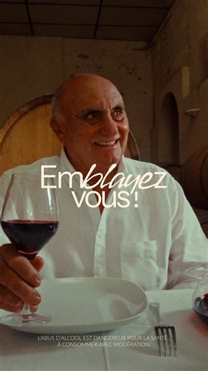 Dès le premier nez, les vins de Blaye Côtes de Bordeaux expriment des notes de générosité et de convivialité. 🍇 À la dégustation, c’est comme un repas en famille : joyeux, rempli de rires et de belles histoires. Un verre de Blaye, et vous voilà autour de la table des vignerons. 🍷 En un mot bien de chez nous : Emblayez-vous ! *L’abus d’alcool est dangereux pour la santé. A consommer avec modération. | Maison du Vin de Blaye