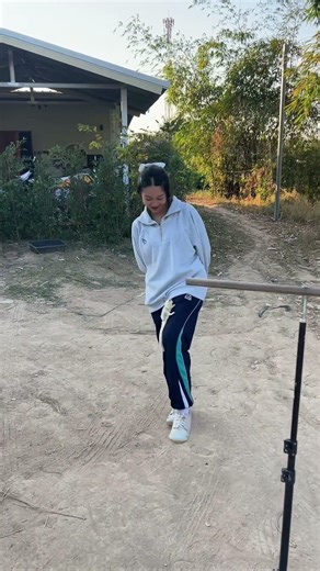 The rotating bar can jump too! #funny