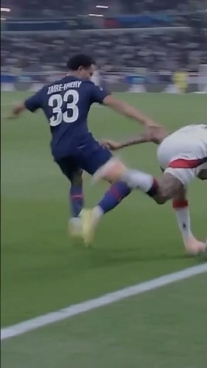 Warren Zaïre-Emery’s strength is terrifying! 😤