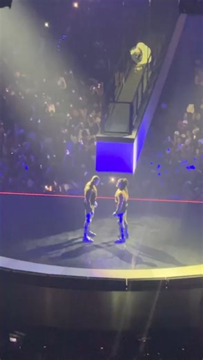 🚨🚨🚨¡ÚLTIMA HORA!🚨🚨🚨 ¡Caen rayos y relámpagos en el Choli! El equipo más consagrado en la historia de Puerto Rico, La Artillería Pesada, El Tanque, Thunder, y nuestro Campeón de la Televisión, La Leyenda Viviente, Lightning, en tarima con Bad Bunny & Eladio Carrión en el Coliseo de Puerto Rico. ¡Momento épico! Gracias a Bad Bunny, Noah Assad y Move Concerts por la oportunidad de continuar elevando la industria de la lucha libre puertorriqueña 🇵🇷🫶 | WWC • World Wrestling Council