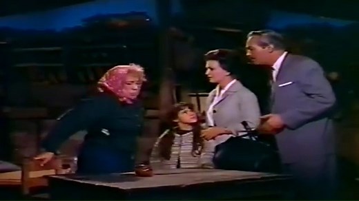 ¿Todavía quedan personas bondadosas en el mundo? 🥺💖 #ReviveElPasado con #MargaLópez y #RobertoCañedo en La Edad de la Inocencia (1962) | De Pelicula