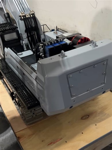 Our custom gray 1/12 C395 Metal Hydraulic Excavator is all ready to go! We’re packing it safely into a big wooden crate—This metal hydraulic beast is good to go!#scalemodel #rchobby #model #RCAddicts #rc #toucan #excavator #machine #rcmodel #hydraulic