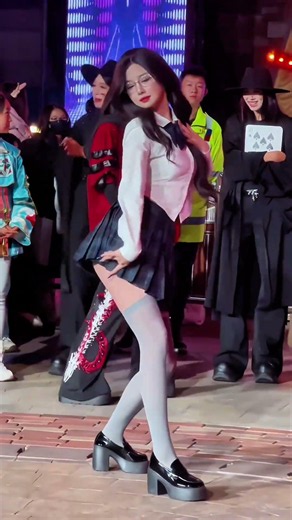 这位jk学姐跳舞超带感 #jk #jk制服 #天津欢乐谷 #随拍