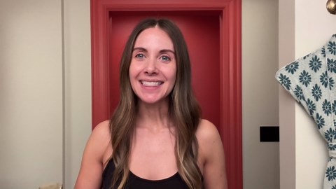 Alison Brie’s Guide to Post-Workout Skin Care and Date Night Makeup