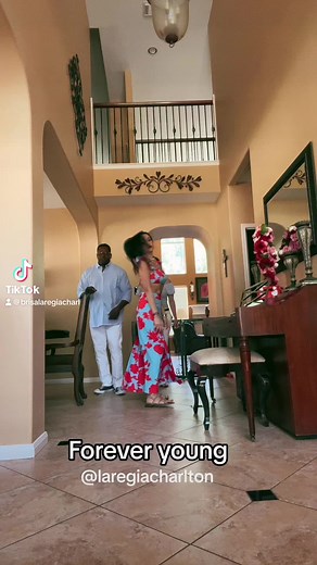 Forever young , ejercicio , alimentación y actitud … también el alcohol ha ayudado en la preservación de estas personas jajajajjajaa #laregiacharlton #autoestima #nadamedetiene #chingonadel11 Mr. Do Right Charlton Claudia Cheng | La REGIA Charlton