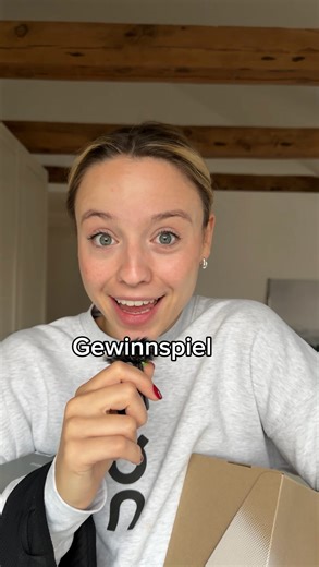 Paula Enzweiler on Instagram: "Gewinnspiel 🤶🎄Ich habe meine liebsten Lauf-Produkte für euch geshoppt und möchte einem von euch damit eine Freude machen! Eine Garmin, Laufschuhe, Laufweste, 400€ On Gutschein und eine Jahresmitgliedschaft bei Enduco. Perfekt, um mit dem Laufen anzufangen oder weiterhin richtig Gas zu geben. Alles was ihr dafür tun müsst: 1️⃣ mir @paula.enx folgen 2️⃣ das Video Liken & Kommentieren Teilnahmeschluss ist der 28.12.2025 23:59 Uhr. Der Gewinner/ die Gewinnerin wird p