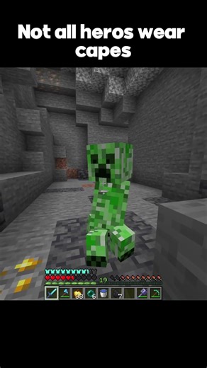Not all hearos wear capes #minecraft #minecraftshorts #minecraftmemes