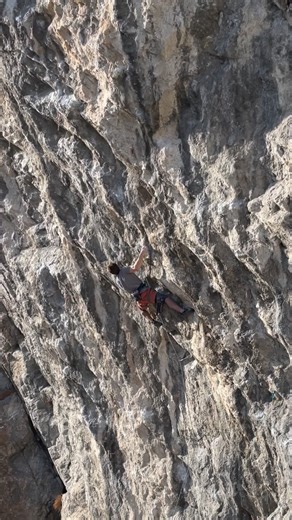 Stigmate ✅ (Or maybe the hardest 8c ever 😅) I had the chance to escape the cold Swiss days by soaking up the sun and climbing at Valère, in Sion. It turned out to be a great choice after spending time with family over Christmas and New Year. Stigmate was a really cool route to try — and much harder than I expected. The crux comes at the fourth bolt and feels like an 8a boulder. Short, powerful routes like this are usually not my cup of tea, but I have to admit: this one deserves 5 stars. I did 