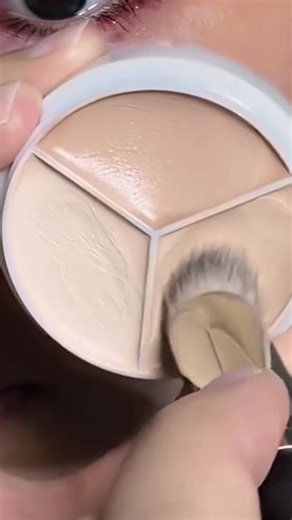 The Ultimate Guide to Concealer Makeup: Tips, Tricks, and Factory Secrets