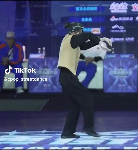 WOW!#popping #popper #streetdance #breaking #dance #dancebattle #viral #fyp