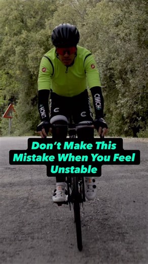 Don’t make this mistake… When you feel unstable on the bike, the natural reaction is to hug your top tube with your knees. It feels safer, but it actually makes you less stable. Here’s what you should do instead: Disconnect your knees from the bike. Your knees are not clamps, they’re stabilizers. Use them to shift your weight and increase balance, especially when things get sketchy. ✔️ In corners → stick your inside knee out to reposition your center of mass and carve a smoother line. ✔️ On roug