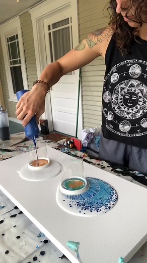 Acrylic Painting: Kate Quinn Leaks Creating Stunning Art