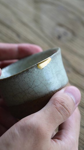 Kintsugi Art: Repairing Ceramic with Genuine Gold Behind the Scenes