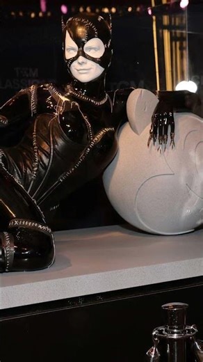 Michelle Pfeiffer Revisits Her Iconic Catwoman Costume 😍 The Timeless Hollywood Queen