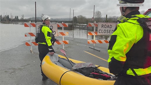 Emergency crews rescue from Snohomish flood waters