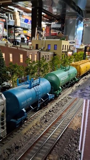 Lionel Chessie freight train