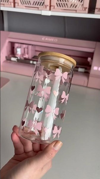 Let’s make a cup 🎀 using @teckwrapcraft Valentine’s Day vinyl 😍