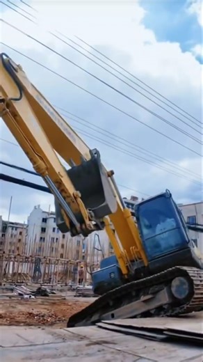 6.6K views · 44 reactions | Loading excavator on high bed trailer track  pina akyat lang sa gilid dahil sa sikip ng lugar. #Amazing #operator #Skills #tips #safetyfirst #highlight #excavator #life | Jimson Nadayag Bahian | Facebook
