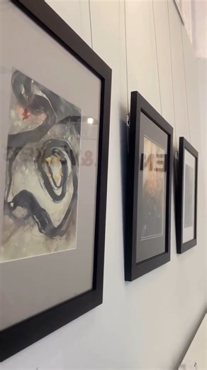 🎨 CALL FOR KC ARTISTS: Window Gallery Meet the Artist Night We are opening our shop windows to showcase local art and would love to feature new artists in a rotating window exhibition at our Engel & Völkers Kansas City shop in Park Place. Past “Meet the Artist” evenings have been relaxed, come-and-go events where guests browse the work, meet the artist, and connect with fellow Kansas City art lovers. What this includes Window display feature for a set time A hosted Meet the Artist event at the 