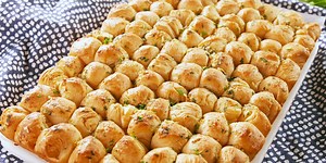 You Won't Be Able To Stop Eating This Buttery Bubble Bread