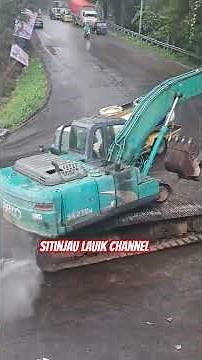 Momen Langka, Excavator Nanjak Sitinjau Lauik