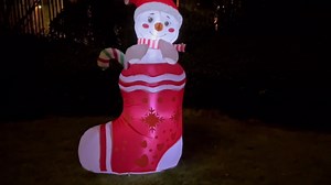 Juegoal Christmas Inflatables Outdoor Decorations, 5FT Inflatable Snowman in Xmas Stocking, Lighted Blow Up Snowman Standing on Christmas Socks with Built in Lights for Holiday Lawn Yard Garden Decor