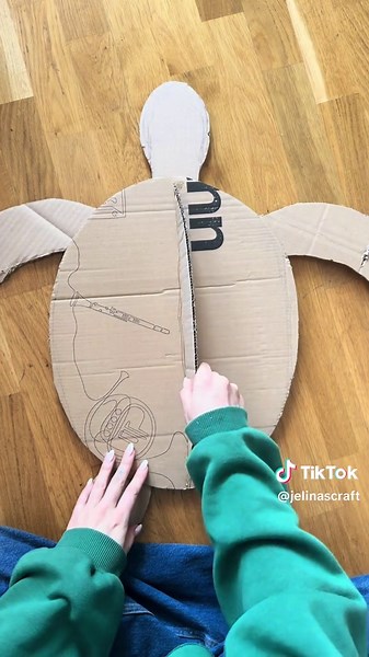 Lets make some more cardboard crafts! This time a #diycardboard Turtle!🐢 #diy #diyhacks #viraldiy #craftideas