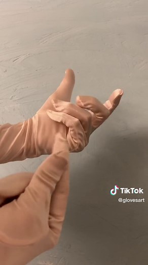 手袋でくすぐりの楽しさを体験しよう！