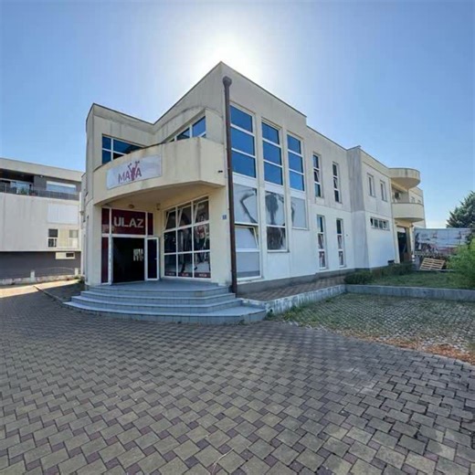 Kad pogledam gdje smo krenuli… i gdje smo danas… srce mi se stegne od ponosa. ❤️ Ovaj centar nije samo beton, zidovi i strojevi — ovo je naša borba, naš san, naši neprospavani dani i noći, naš trud koji smo utkali u svaki pedalj prostora. Ali imale smo jednu stvar koju ništa ne može srušiti — želju da budemo bolje za vas, naše žene, i poštovanje prema svakom radniku koji je dao ruke, snagu i dušu da ovo izgradimo. Danas, kad vidim kako naš novi centar raste… osjećam isto ono uzbuđenje kao kad sa