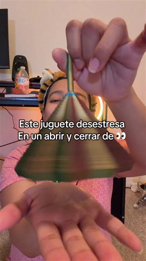 3D Printed Expanded Sensory Fidget Star, New Stress Relief Sensory Whirling Spiral with Handle, Very Satisfying Sight and Sound with Hypnotizing Visual Fidget Toy #fidgettoys #sensorytoy #stressrelief