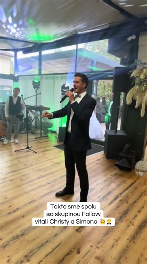 Takto sme spolu so skupinou Follow vítali Christy a Simona 👰‍♀️🤵 Svadobný moderátor, starejší Roman Krištofík #svadobnymoderator #starejsi #svadba #nevesta #zenich
