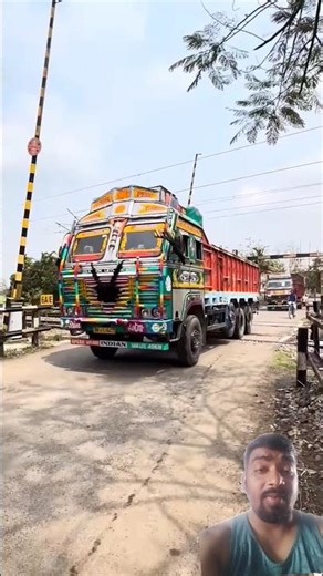 track ki kore par holo😱#funny #indianrailways #shorts #viral