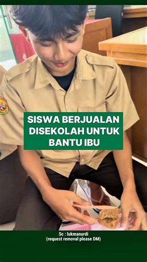 Siswa ini berjualan di sekolah untuk bantu ibunya