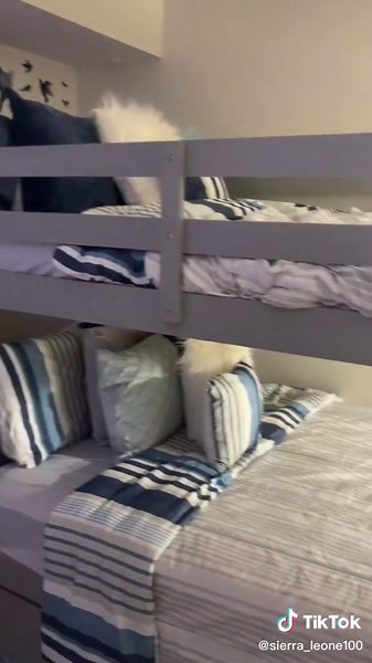 How cute is this budget-friendly #roommakeover bunkbed with trundle, #storagebench with seating, plus separate seating area. #genderneutral #homedecor