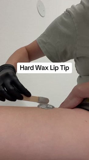 New waxers, write this down🖊️ @Liz knows a thing or two because she’s waxed a thing or two👏 Want to learn more about this wax? Click the link in our bio! #hardwax #waxtip #howtowax